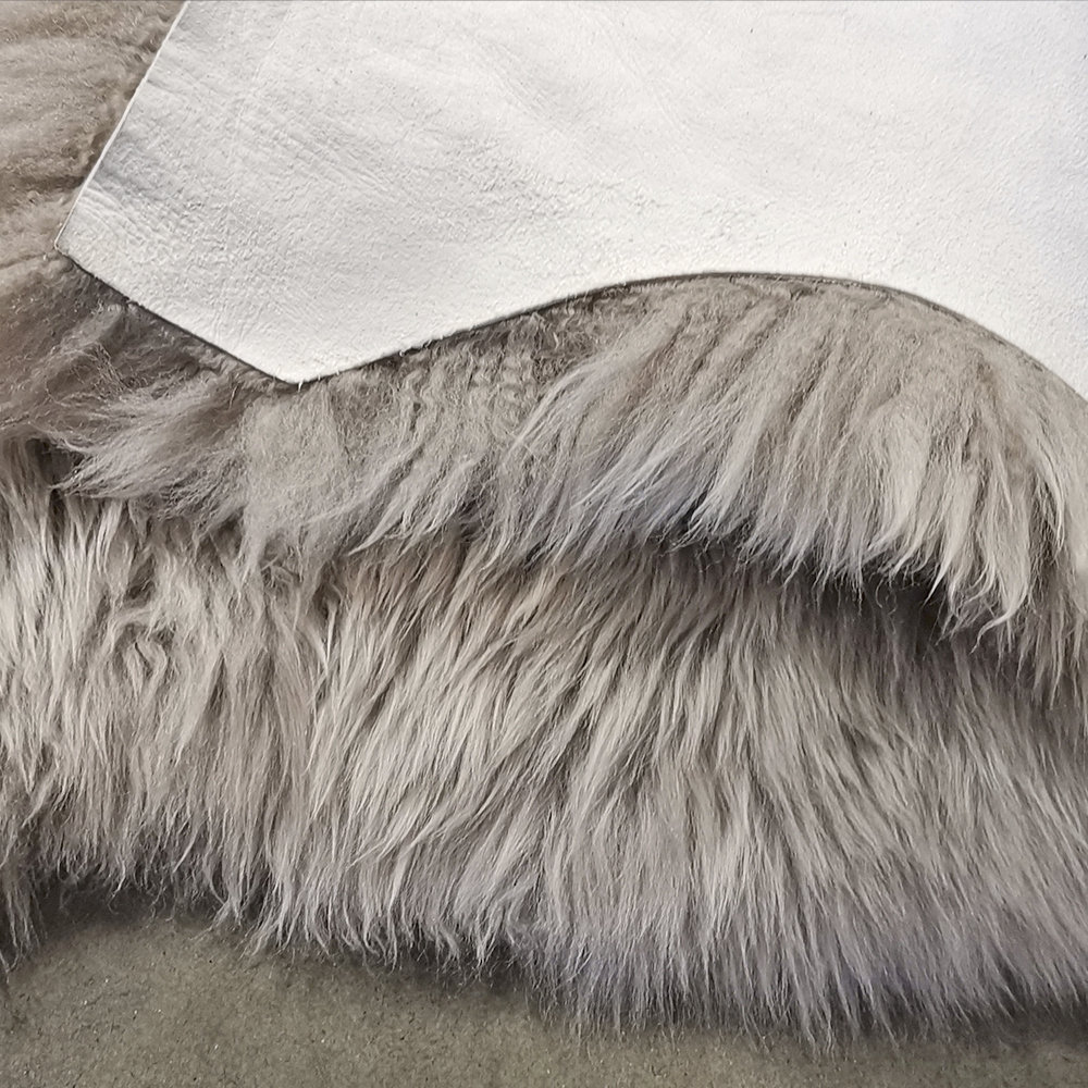 Kowal Sheepskin Chateau Gray Rug, Novelty 2' x 5'6"