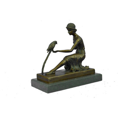 Sculpture fille Falken Chipare avec perroquet