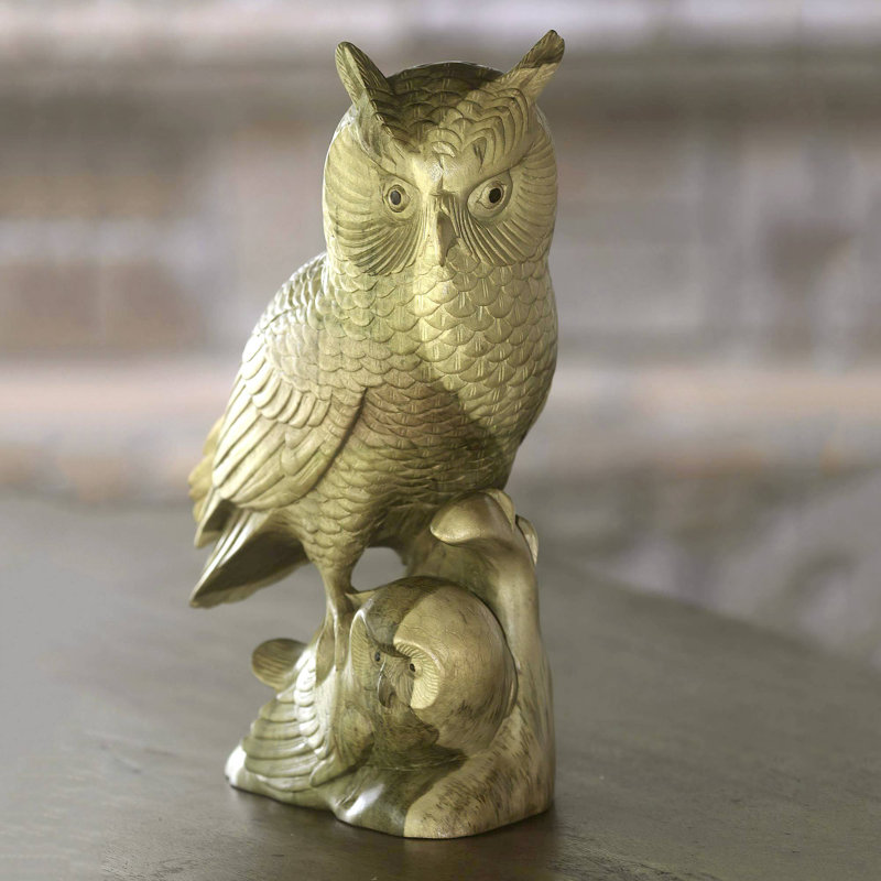 Abri de chouette Caelan et sculpture en bois