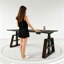 Bureau électrique à hauteur réglable noir minimaliste 62,99 "avec plateau en pierre frittée et pieds en bois massif-129455420