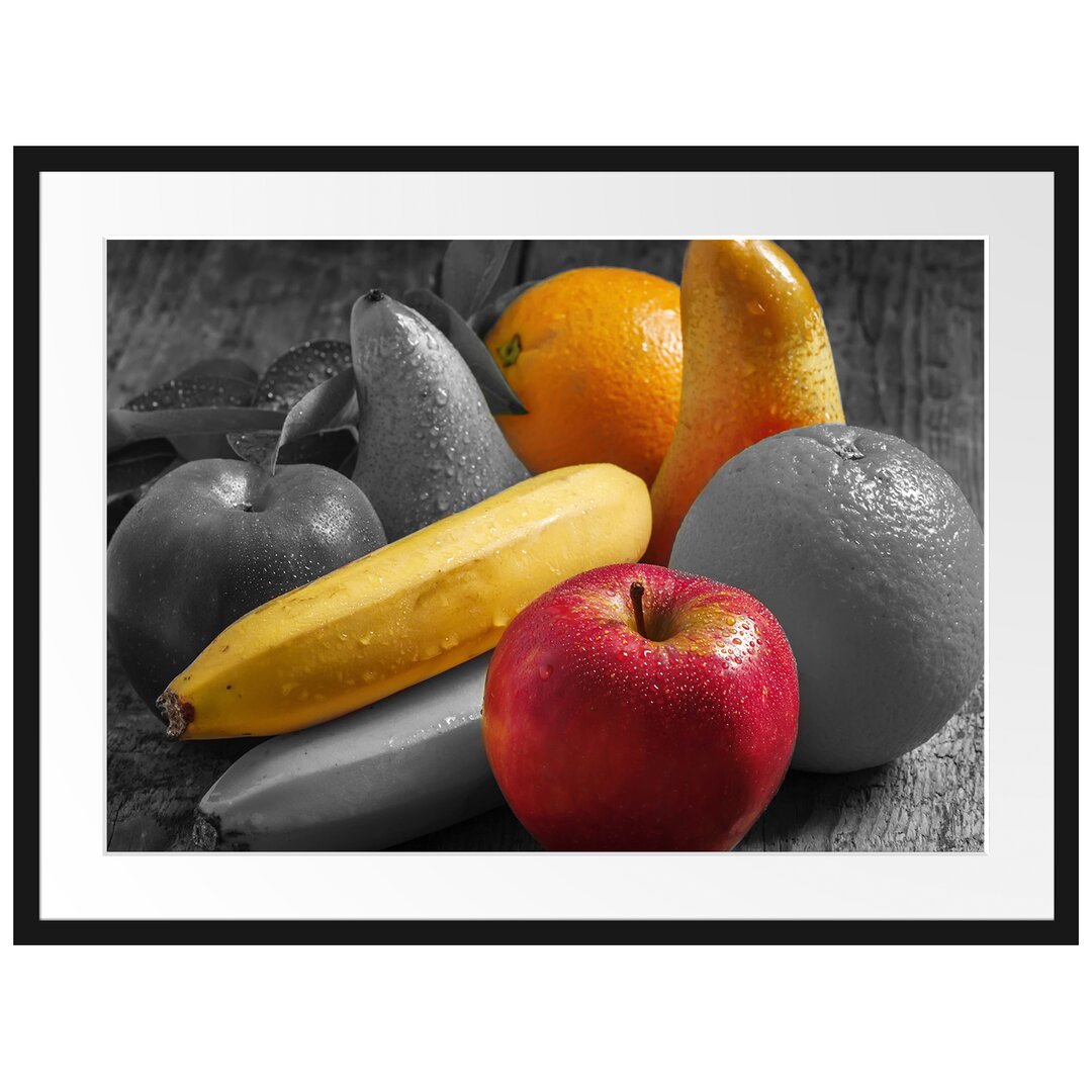 Gerahmtes Poster Frisches Obst auf Holztisch