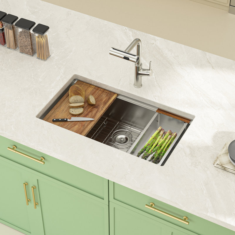 Évier de cuisine en acier inoxydable encastrable 33 po x l 19 po avec planche à découper et passoire