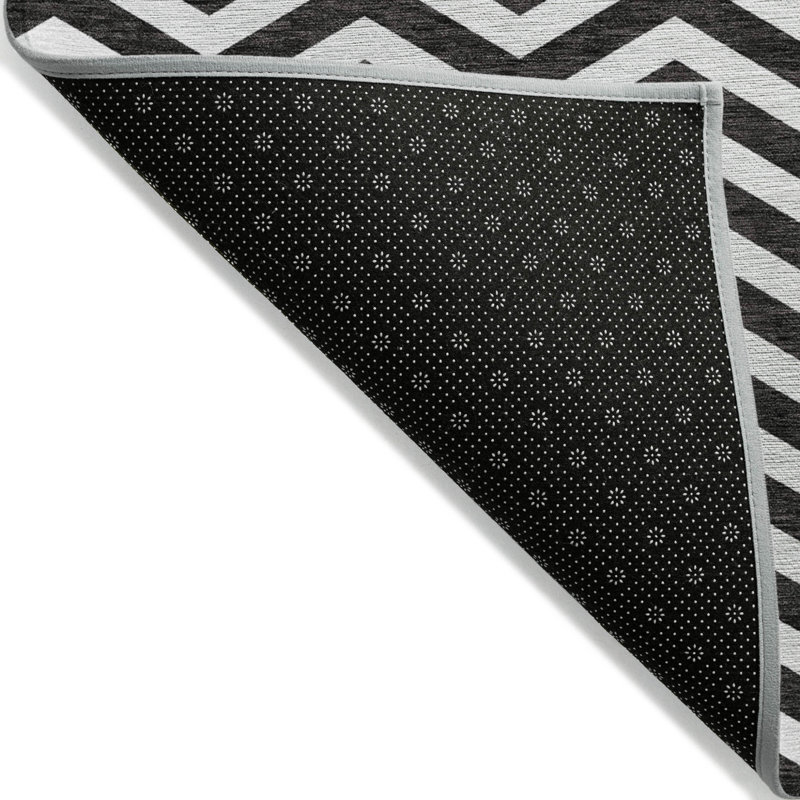 Tapis intérieur lavable à chevrons noir 8 pi x 10 pi