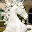 Statue de cheval géant