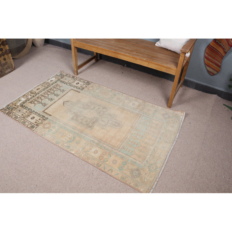Chic tapis turc antique d'Anatolie idéal pour accentuer le plancher de la chambre à coucher et la décoration intérieure