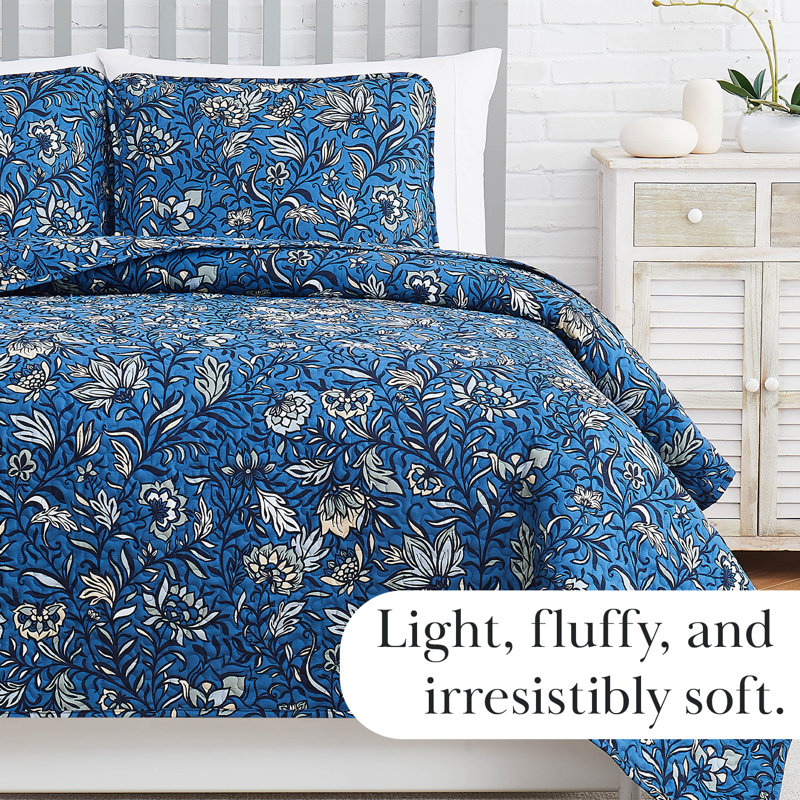 Blooming Blossoms Microfiber Quilt Set, Full/Queen Quilt + 2 Shams, Blue