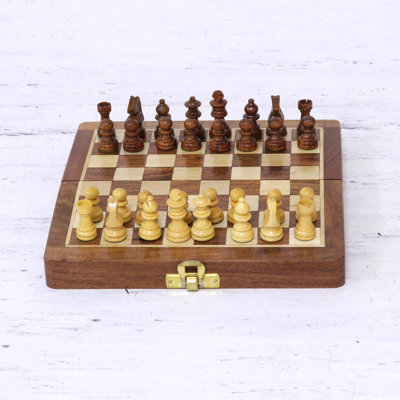 Mini jeu d'échecs fait à la main en bois passe-temps royal