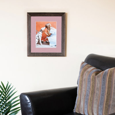 Cadre photo Arttoframes en bois de grange brun véritable récupéré de 8 po x 12 po de 1,5 po avec tapis simple de 2 po disponible en plus de 60 couleurs, pour des photos de 8 po x 12 po avec le tapis ou des photos de 12 po x 16 po sans le tapis