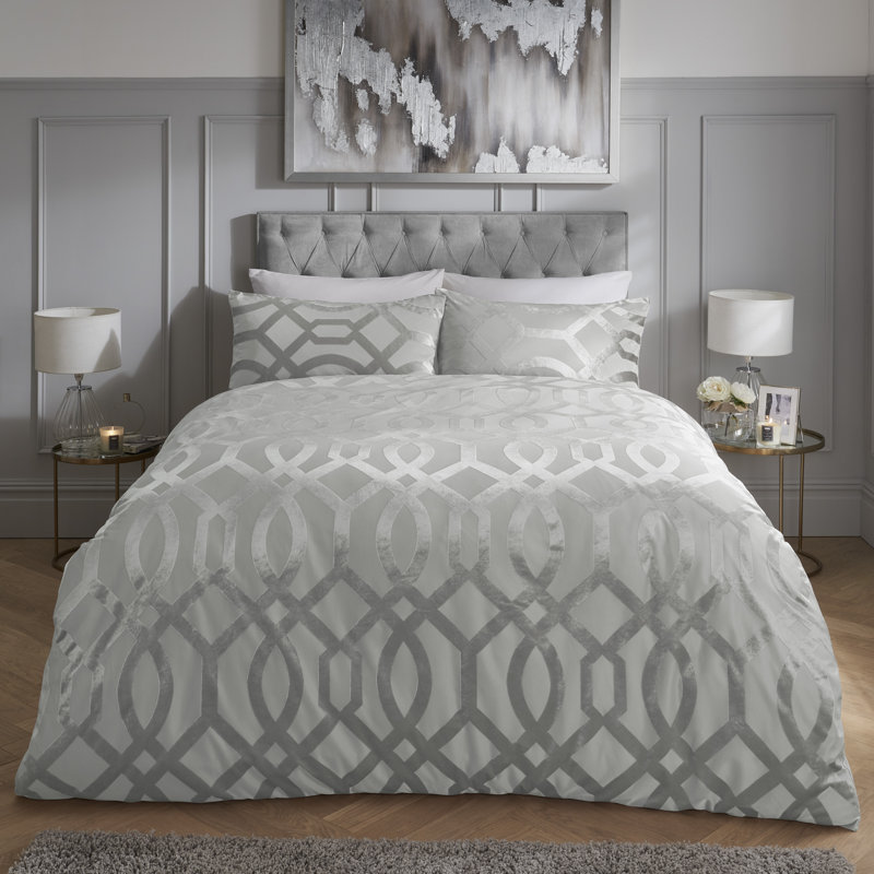 Nyberg Polyester Geometric Shapes Duvet Cover Set with Pillowcases Included, Silver