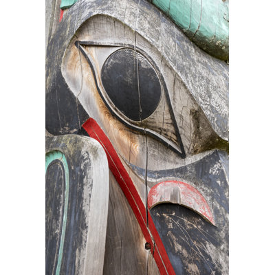 " Close Up Totem "