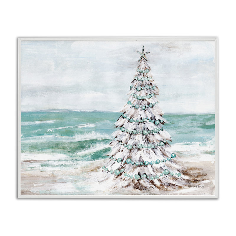 Arbre de Noël enneigé sur la plage, estampe numérique encadrée par Amanda Hilburn, H 20 po x l 16 po