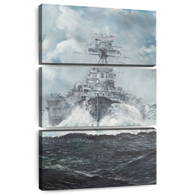 Mait HMS Hood Heads For Bismarck