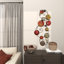 Décoration murale multicolore en métal avec cadre à volutes