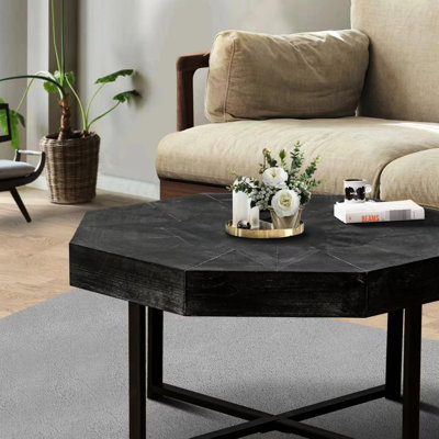 Table basse octogonale noire antique, style vintage, avec fini bois et métal, pour un salon chic.