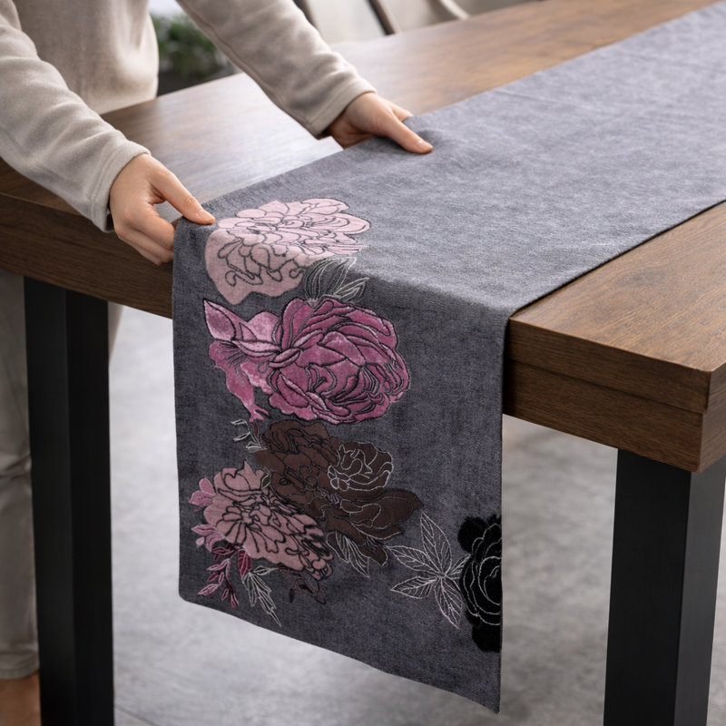 Chemin de table en velours avec broderie florale pour centre de table élégant et décoration de Noël