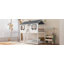 Lit superposé simple au-dessus d'un lit simple en bois avec toit, fenêtre, garde-corps et échelle