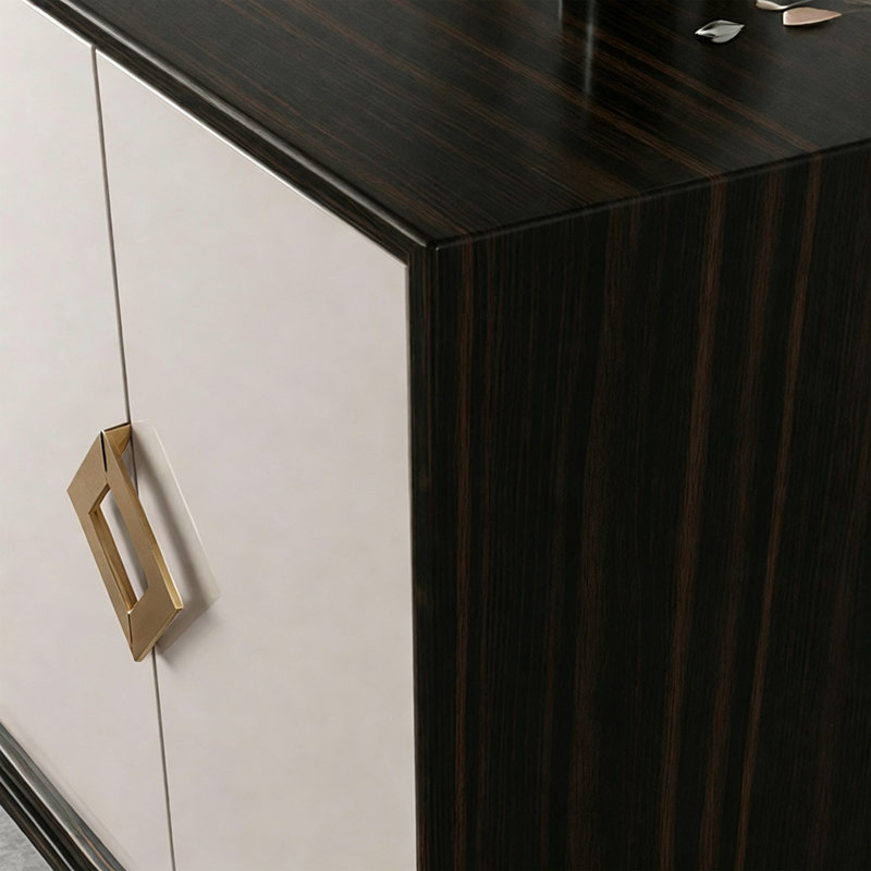 Buffet léger de luxe à quatre portes avec poignées en diamant