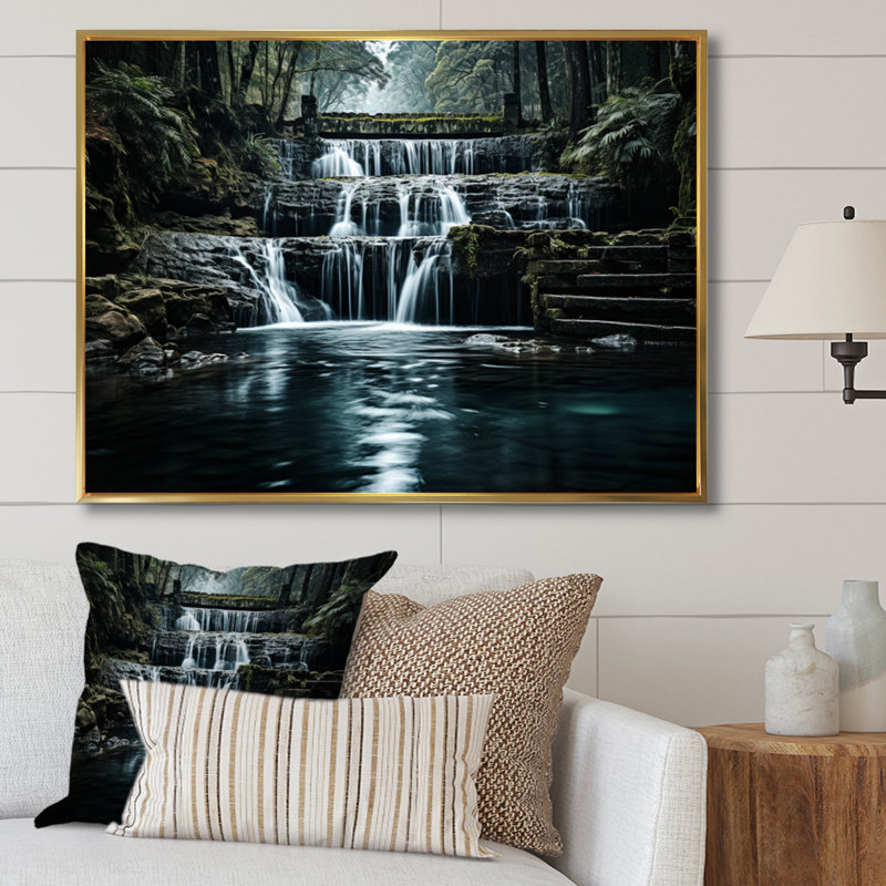 Cascade éternelle I - impression sur toile, Cadre flottant doré, H 12 po x l 20 po x P 1 po