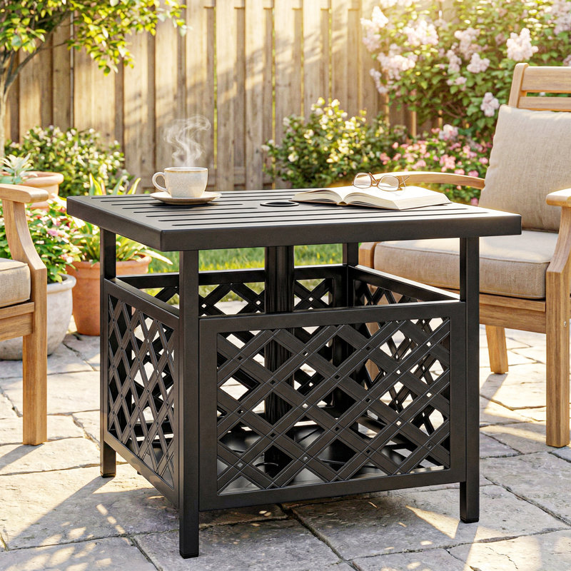 Table basse d'extérieur 22 po avec trou pour parasol et plateau en métal à lattes