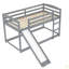 Lit superposé simple au-dessus d'un lit simple avec glissière convertible et échelle-640934427