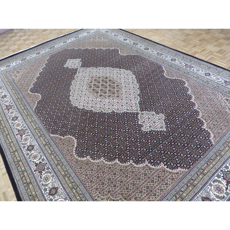 Tapis noir unique de 8 pi 10 po x 12 pi 4 po