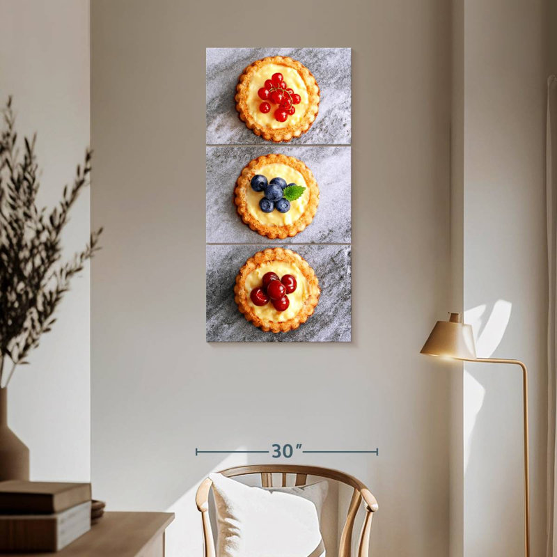 Tartelettes aux baies, H 62 po x l 30 po