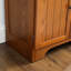 Armoire de rangement en chêne à 8 portes et 8 tablettes, 72,4 po. Pour différents espaces. Surface lisse, lieux de construction. Extérieur, fondation stable