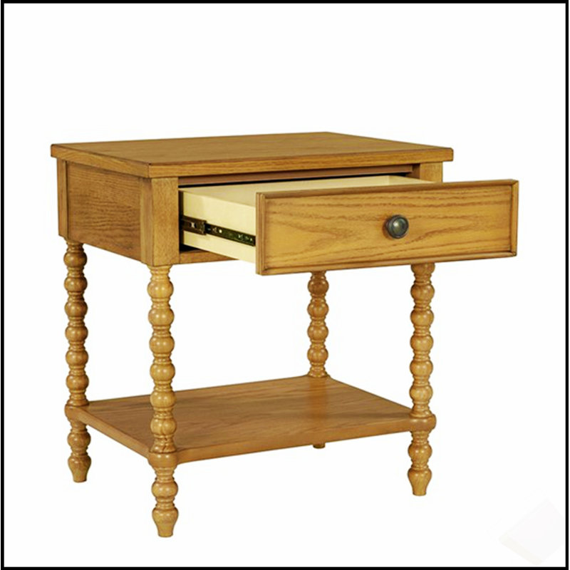 Élégante table de chevet en bois massif avec tiroir spacieux et tablette, parfaite pour le rangement et la décoration de la chambre à coucher.