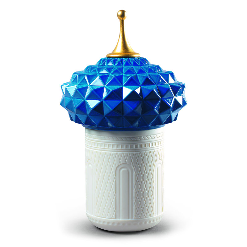 South Tower Scented Candle in Blue/White/Gold
