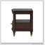 Table de bout de style moderne avec pieds dorés, boutons ronds et plateau coulissant, finition cerisier foncé pour le salon principal