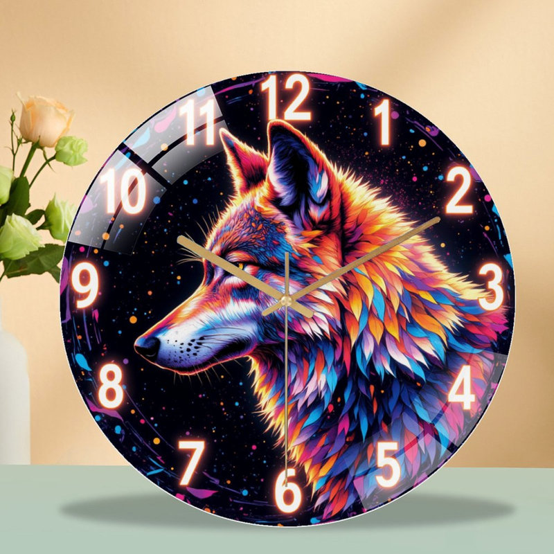 Horloge murale colorée à tête de loup