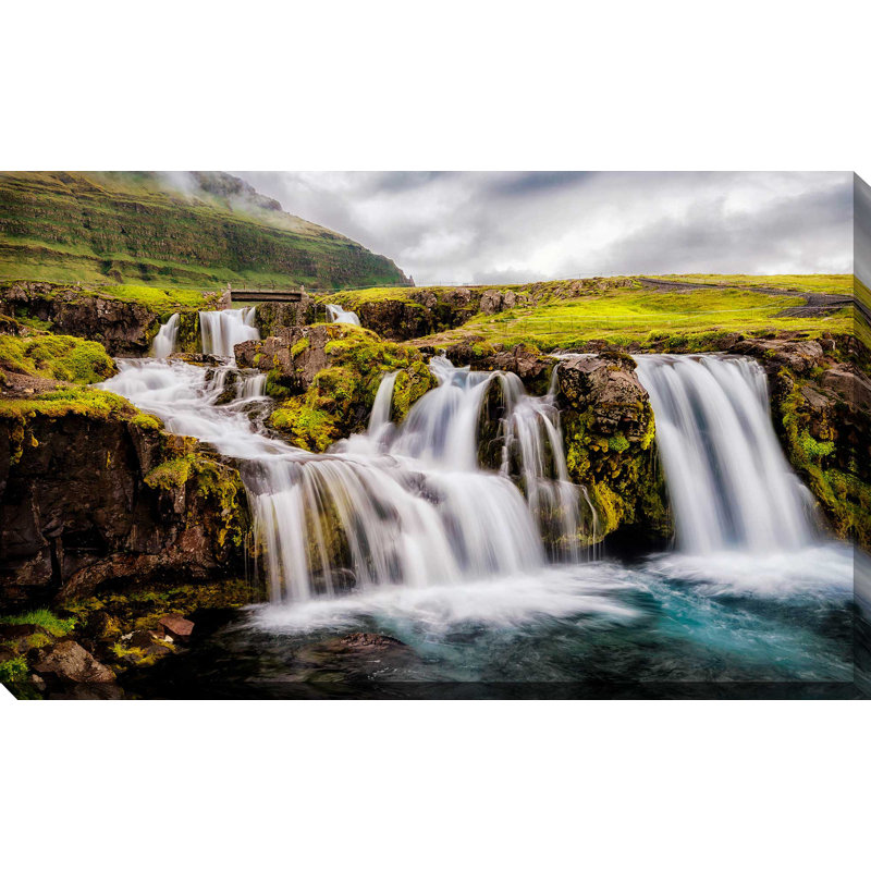 «Beneath The Falls», reproduction de photo sur toile, H 18 po x l 30 po x P 1 po, Toile tendue
