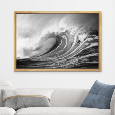 Plage côtière, vagues en noir et blanc, mer nautique