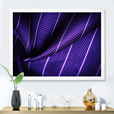Tissu en soie lilas bleu avec une fine rayure blanche - reproduction sur toile