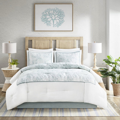L'édredon en coton blanc avec broderie comprend l'édredon, la jupe de lit, le rembourrage 2 taies décoratives et les accessoires