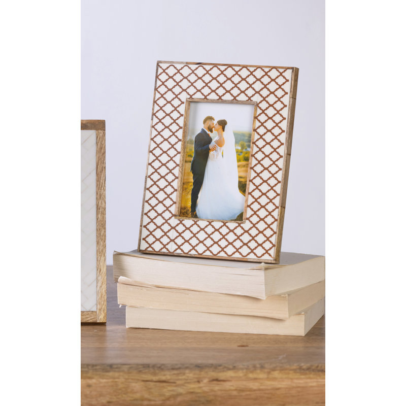 VIP Wood 6 in. White Scalloped Patterned Frames 4X6