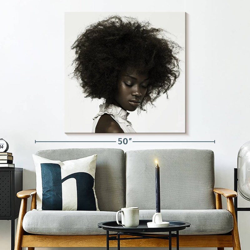 Leisha, femme aux cheveux bouclés