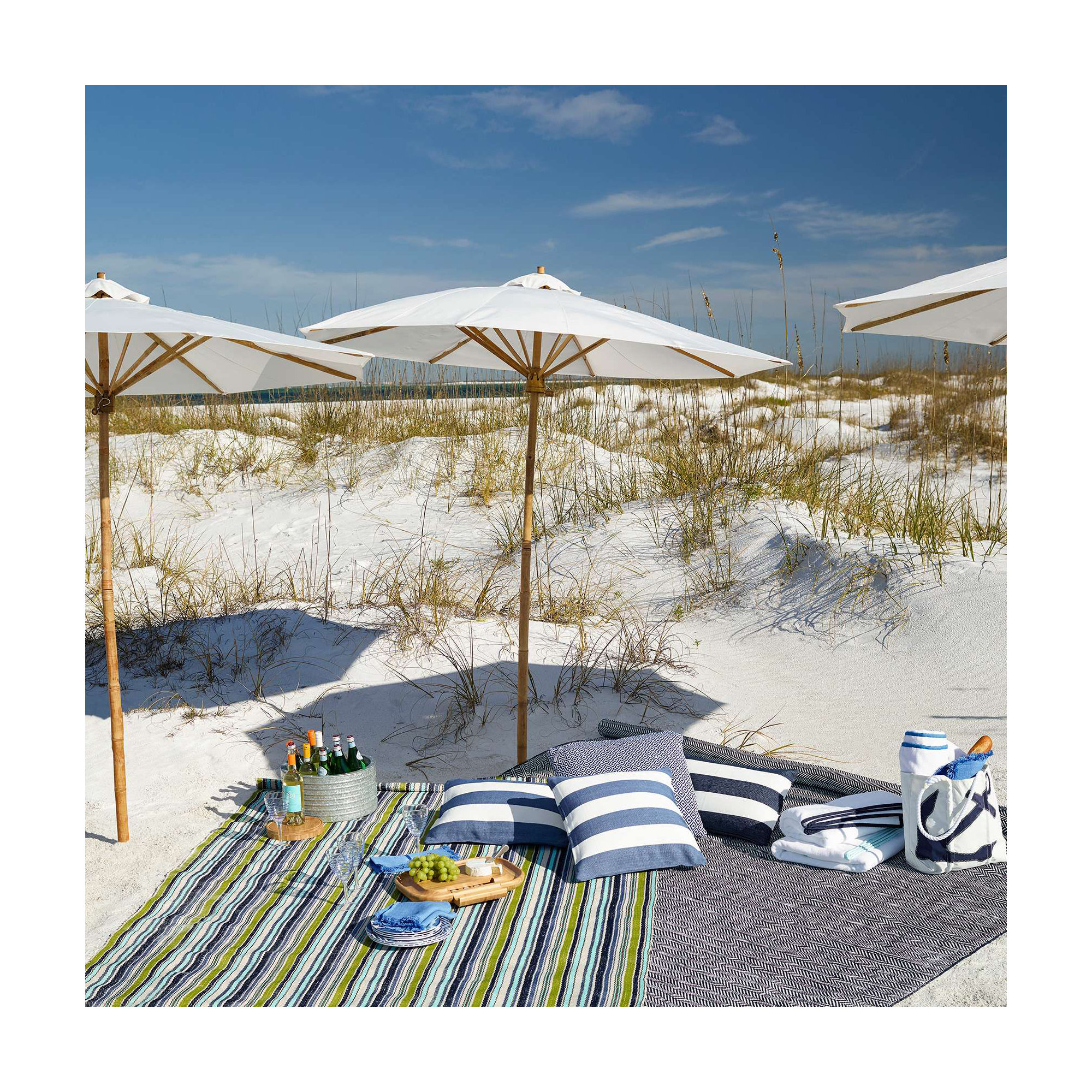 Herringbone Navy/Ivory Handwoven Indoor/Outdoor Rug, Rectangle 7'6" x 9'6"