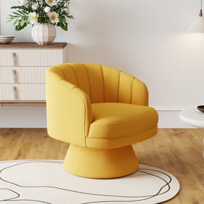 Fauteuil demi-tonneau pivotant en velours Murrow, Jaune