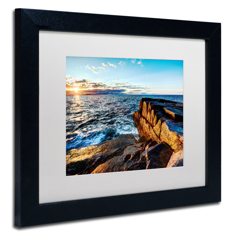 « soleil au-dessus de l’atlantique dans le maine » par david ayash,, reproduction de photo encadrée, H 11 po x l 14 po, Blanc