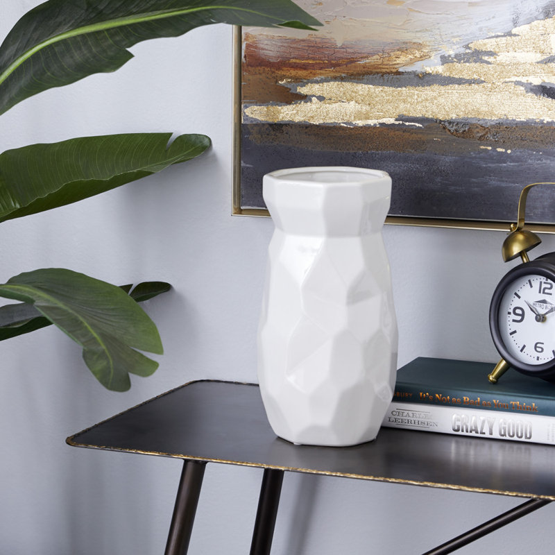 Vase moderne en céramique blanche Cosmoliving par Cosmopolitan, 12 x 6 x 6