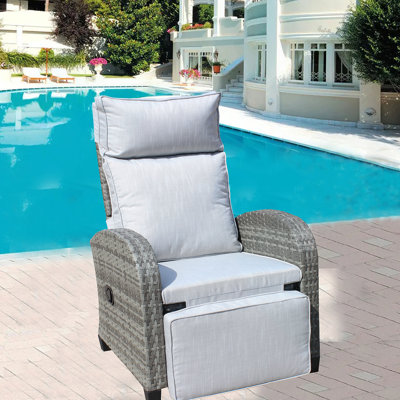 Outdoor Wicker Recliner Chair With Adjustable Backrest And Armrests,All Weather Conversation Chairs , For Courtyard Swimming Pool Balcony