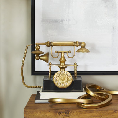 Sculpture en métal téléphone or