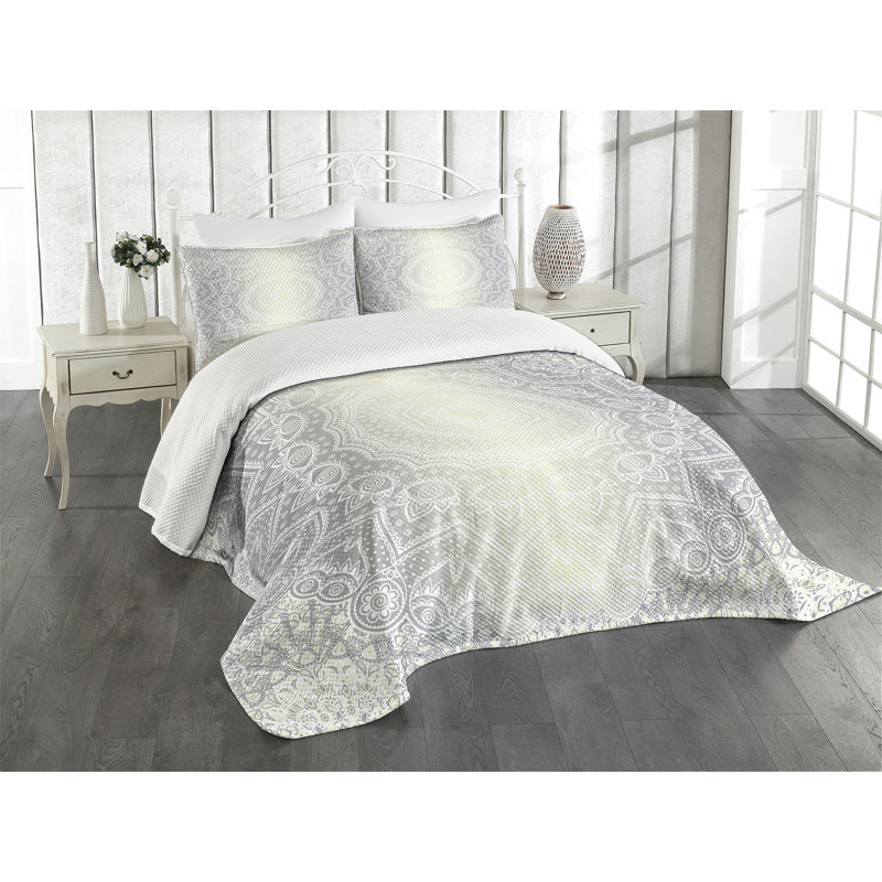 Queen White and Gray Quilted Bedspread Set with Shams