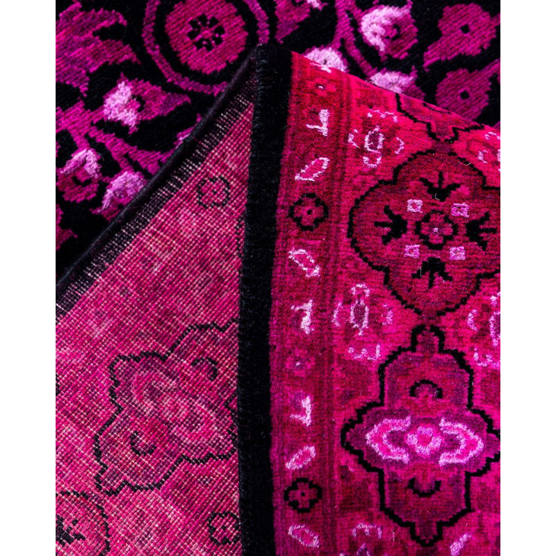 Tapis de couloir surteint rose foncé \/ noir 2 pi 6 po x 12 pi 3 po One-of-a-Kind
