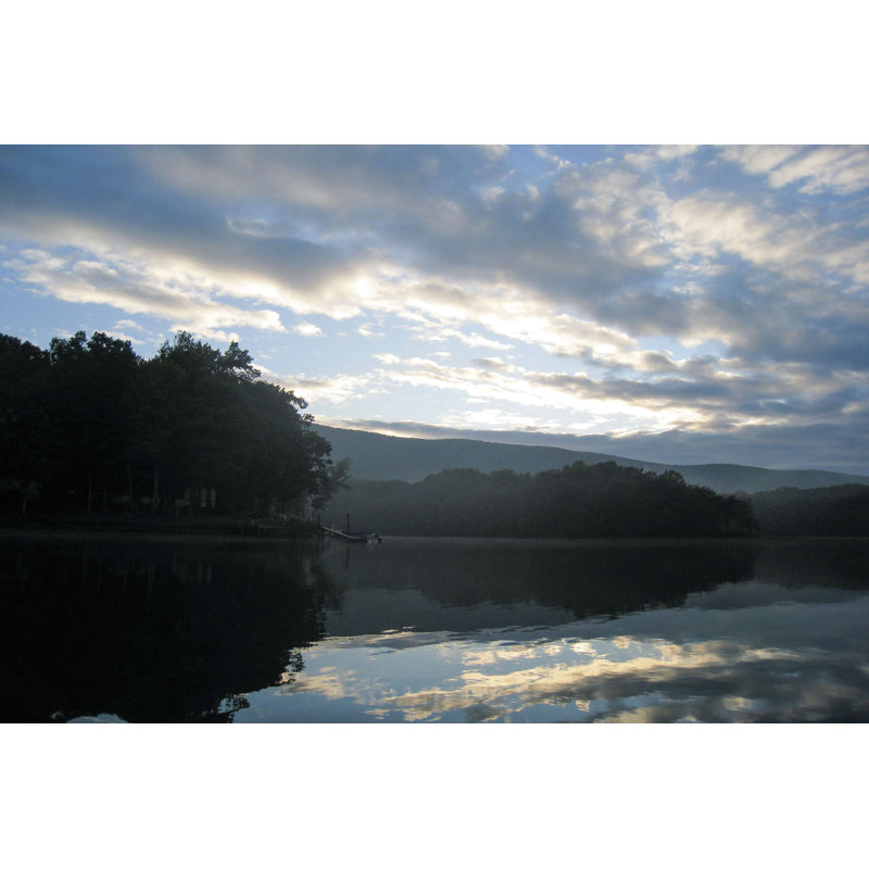 «Smith Mountain Lake I» par Sharon Chandler - impression sur toile tendue, H 12 po x l 18 po x P 1,25 po