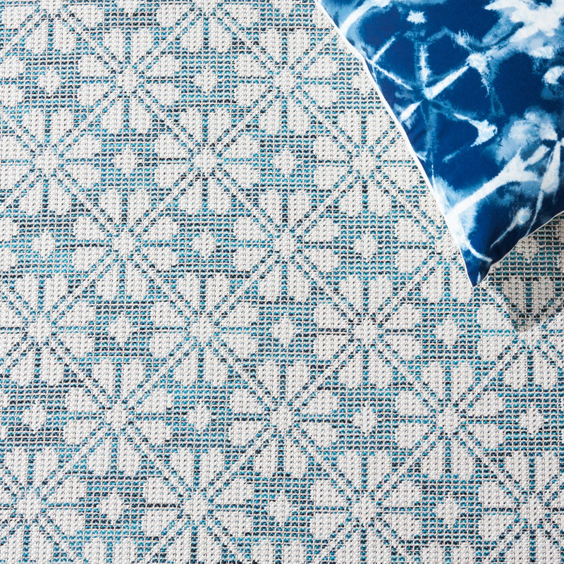 Blue and Beige Round Tufted Synthetic Area Rug, 6'5"