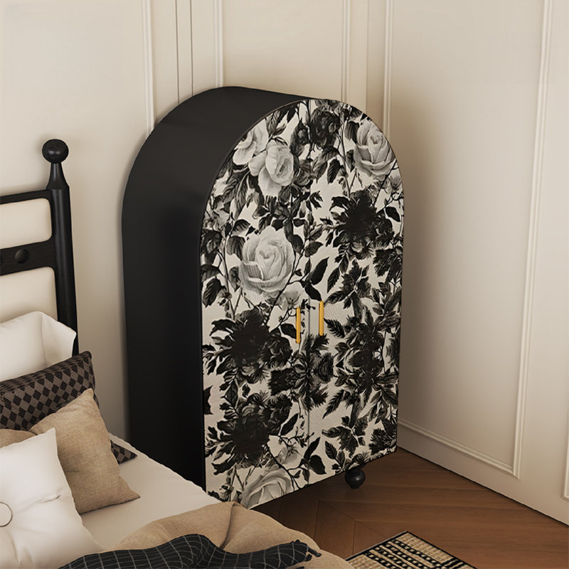 Armoire arquée avec tablettes et portes