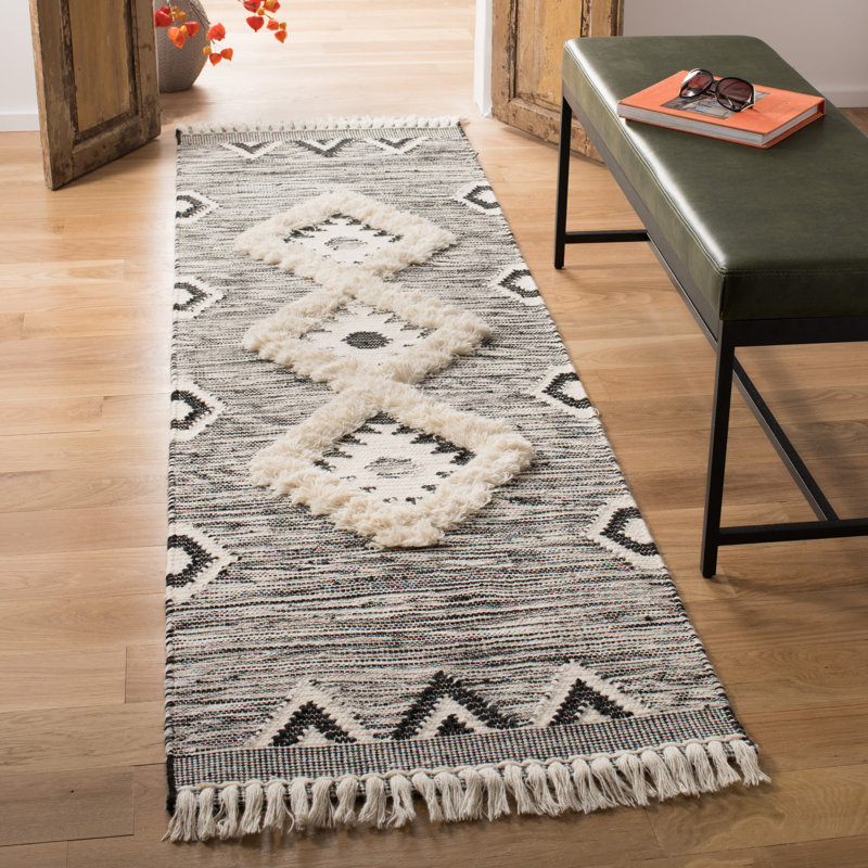 Tapis noir / ivoire en laine / coton noué à la main Alimatou, Tapis de couloir 2 pi 3 po x 8 pi
