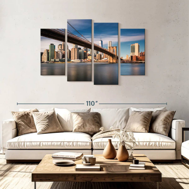 Nicci reliant le pont de Brooklyn
